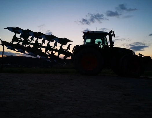 Fendt mit Pflug