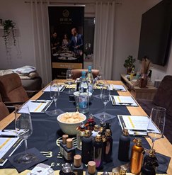 Duft Tasting mit ein paar Düften die die Kundin vorher ausgesucht hat Duft Tasting mit ein paar Düften die die Kundin vorher ausgesucht hat