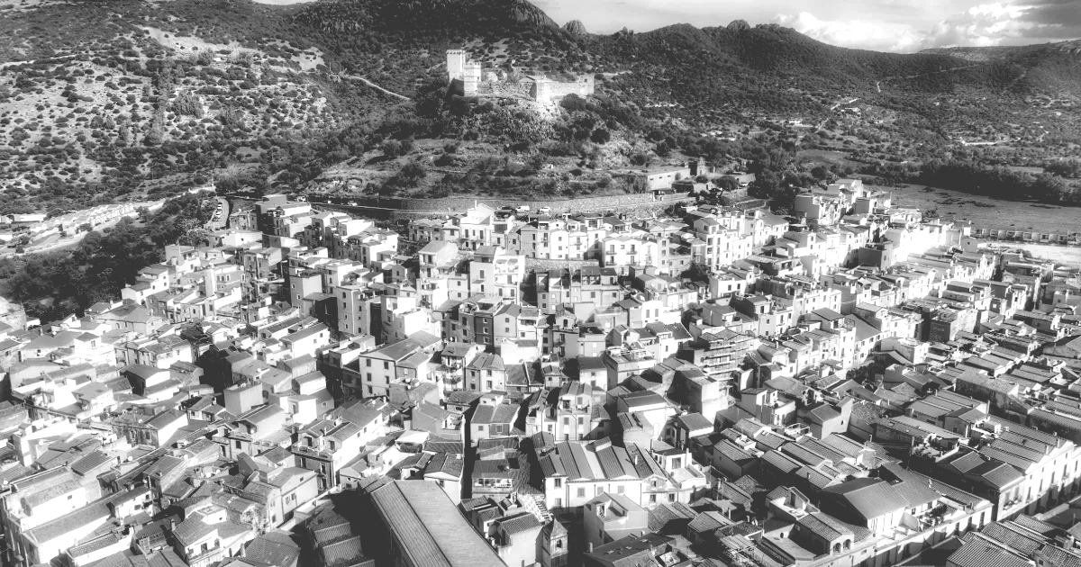 Centravia OG, Centra - Der Fokus, Stadt von oben Bosa auf Sardinien
