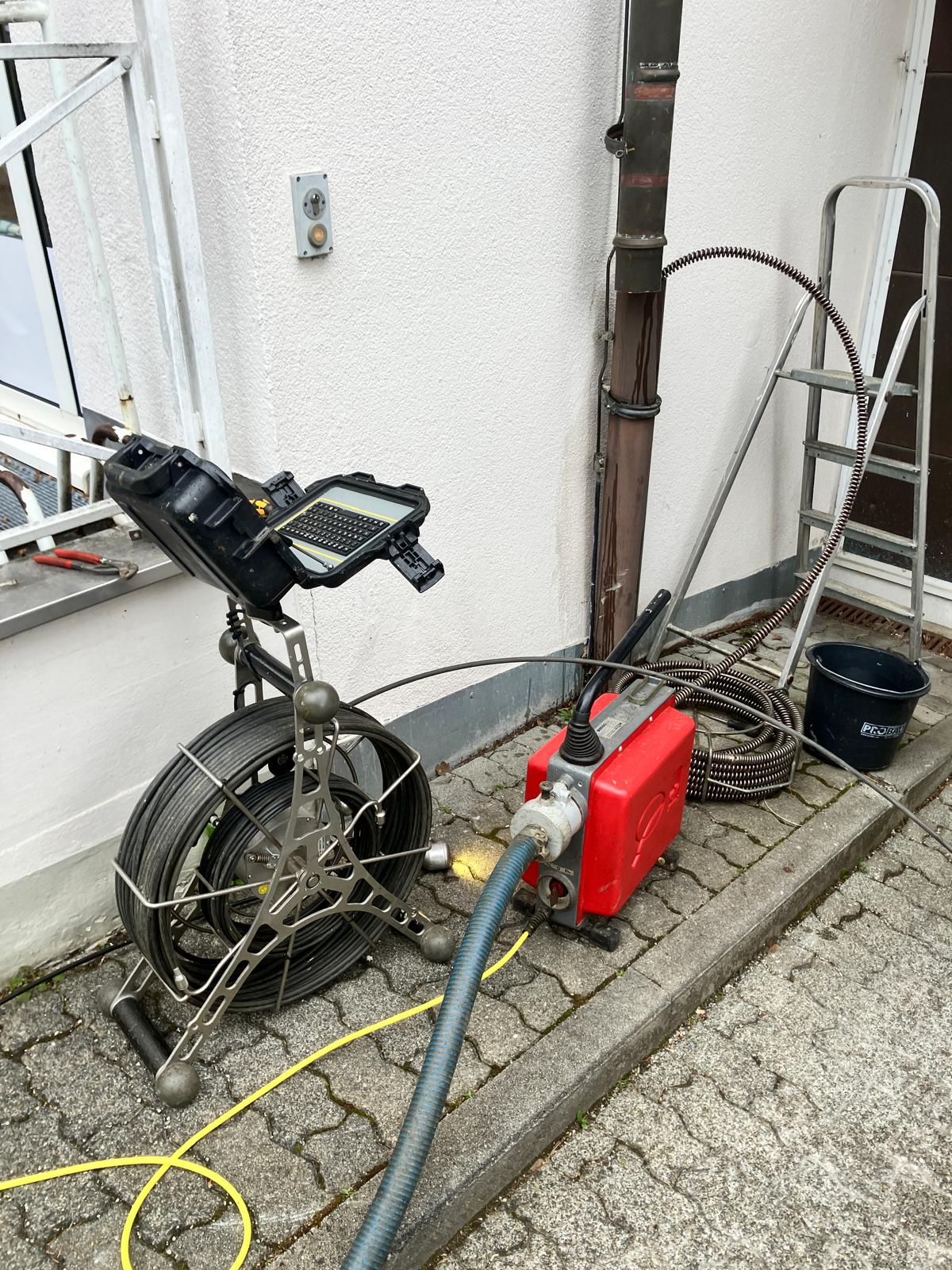 Fallrohrreinigung maschinell