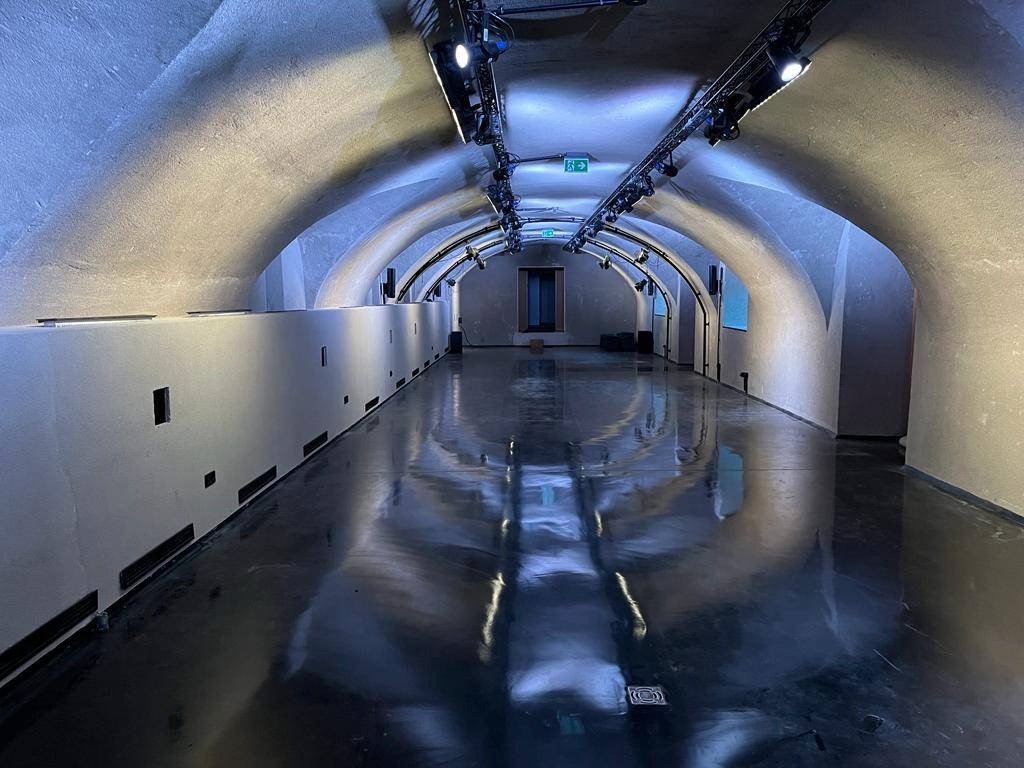 DER NEUE, ALTE SCHWEINESTALL - UNSERE STUDIOBÜHNE