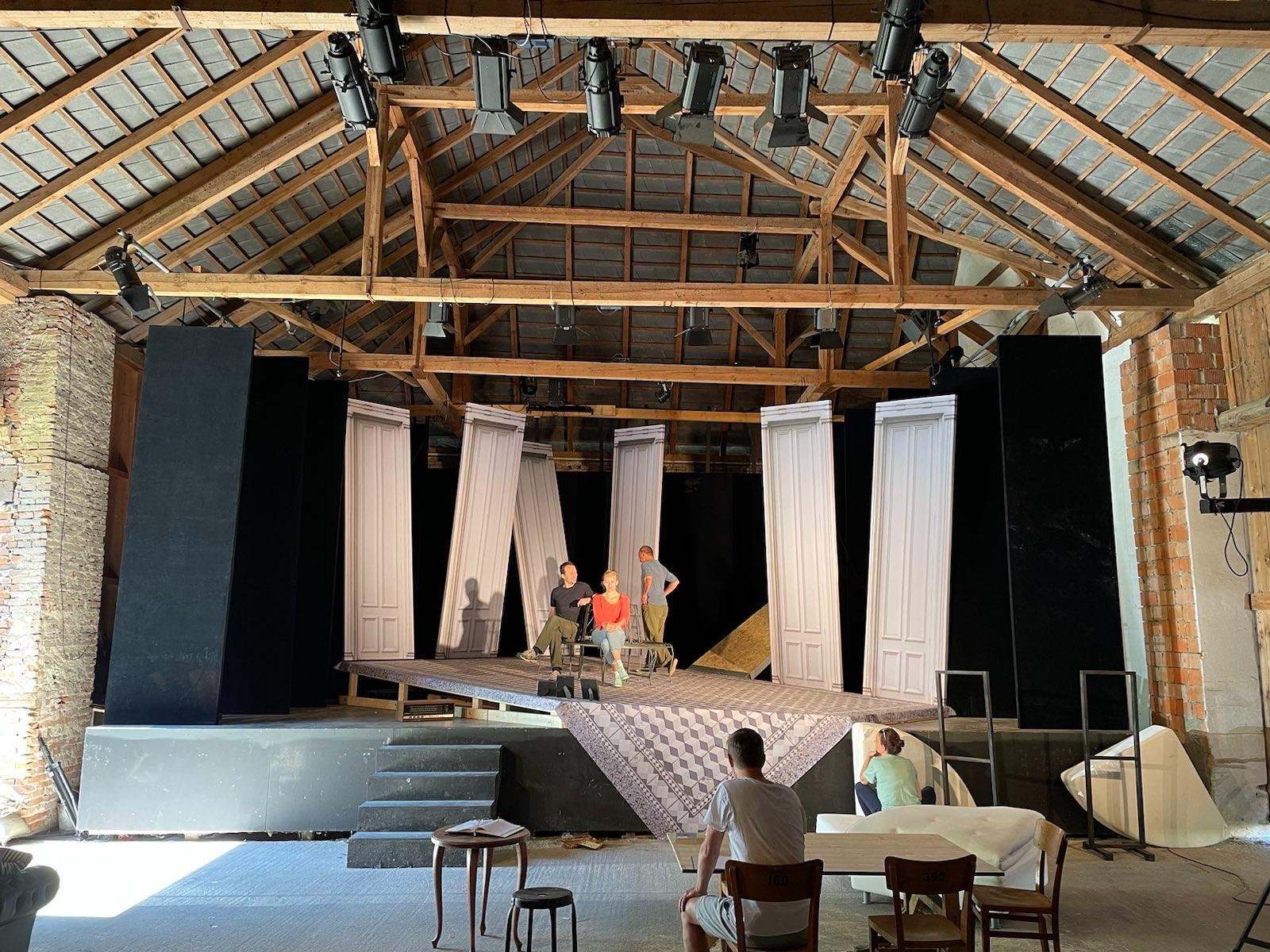 PROBEN IM BÜHNENBILD 37 ANSICHTSKARTEN