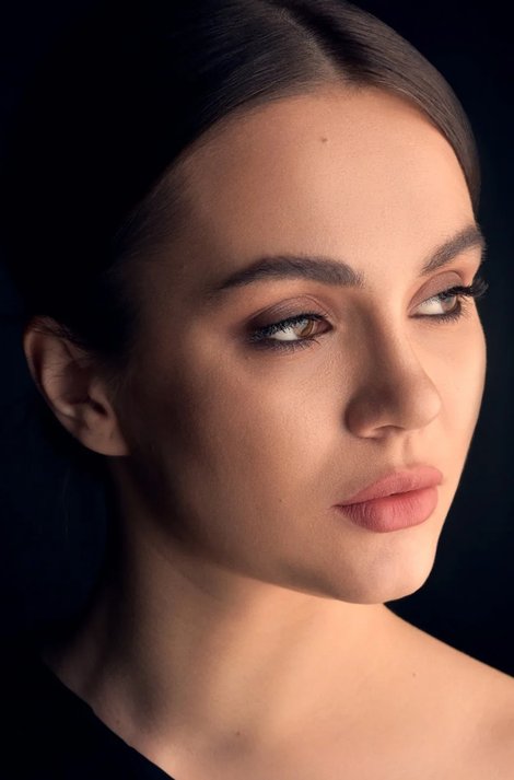 Professionelle Beauty-Retusche eines Porträts in Düsseldorf Professionelle Beauty-Retusche eines Porträts in Düsseldorf