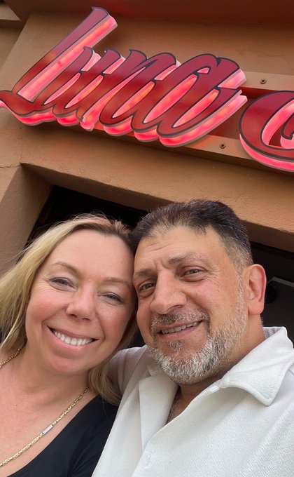 Daria und Tony vor ihrer Luna Bar Daria und Tony vor ihrer Luna Bar