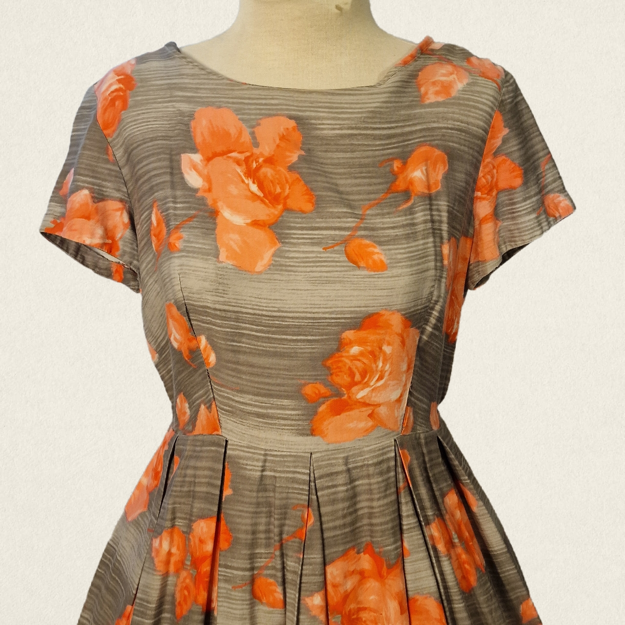 fifties jurk grijs roos te koop Webshop Designed For Maria Vintage Kleding