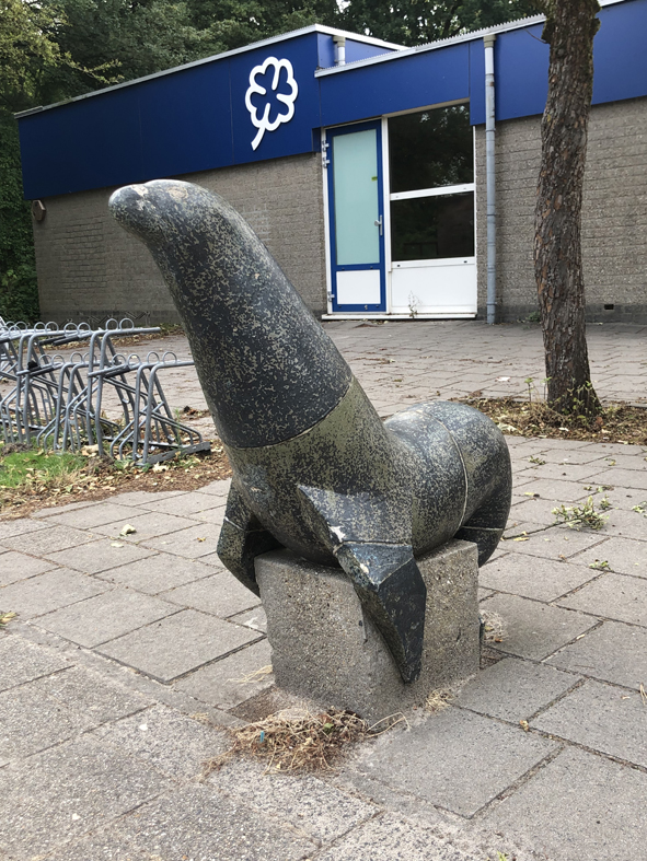 Zeehond voor Titus Brandsmaschool (1973) 