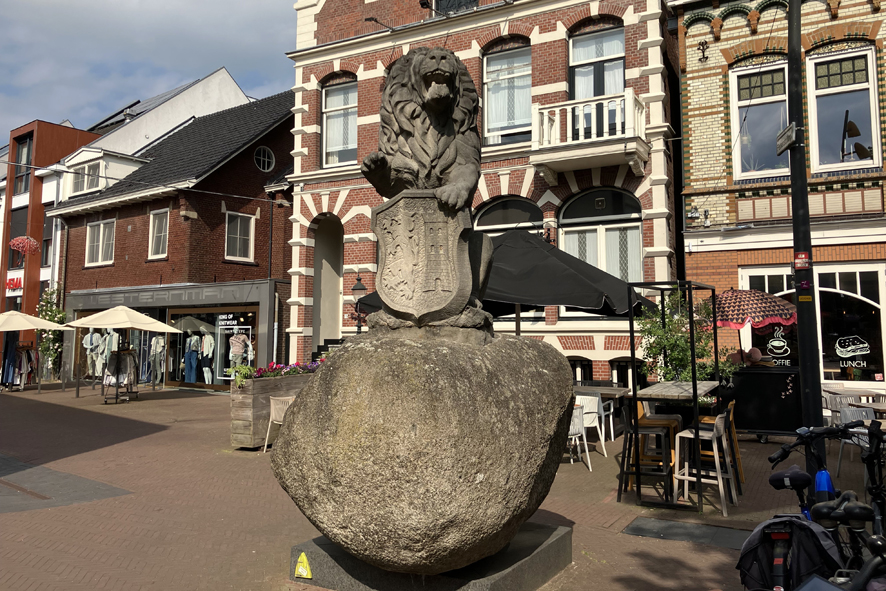 Leeuw op de Lichtenvoordse zwerfkei (1897/1966)