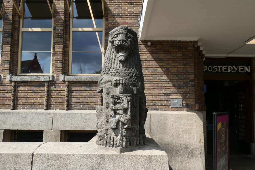 Leeuw voor voormalig hoofdpostkantoor (1924)