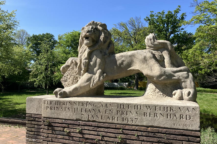 Juliana en Bernardbank, geschenk voor hun huwelijk (1947)