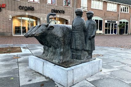 Handelende boeren met koeien (1991)