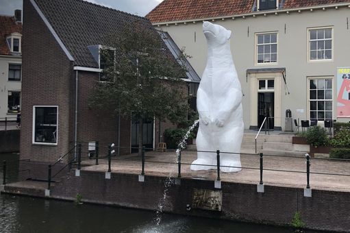 Plassende IJsbeer (2023)