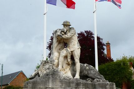 Soldat Britanique et son cheval blessé (1922)