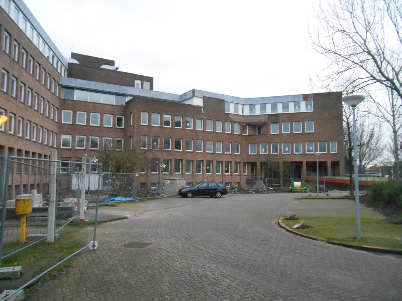 Transformatie van kantoorgebouw naar 151 studio's en appartementen 