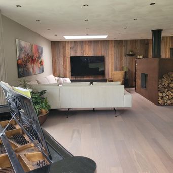 Doorkijk vanuit de eetkamer