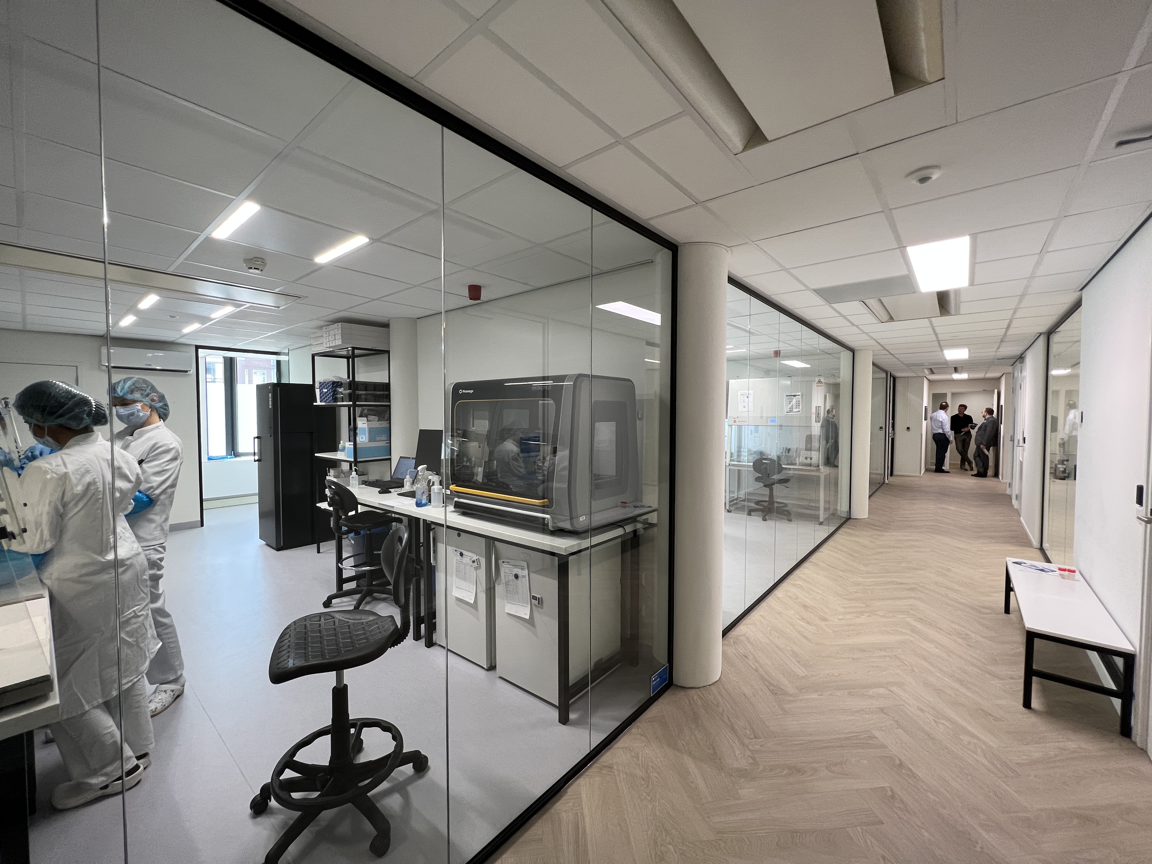 Interieur laboratorium ICMP Den Haag 