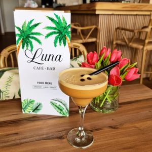 Luna8