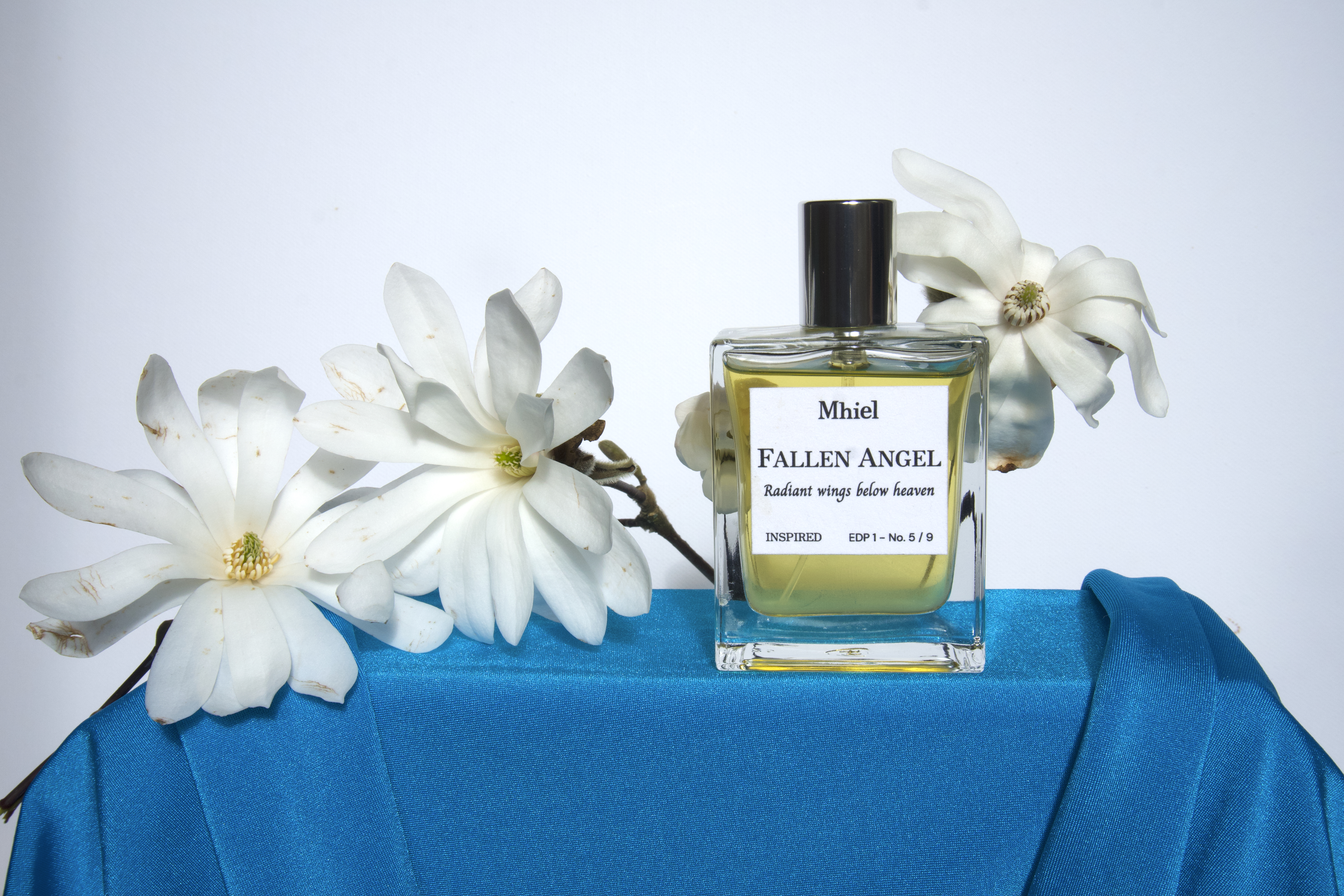 Mhiel Fallen Angel met Magnolia Alba