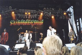 With Dennis Alcapone (JAM) and Alton Ellis (JAM), Summerjam, Koln 2001