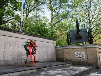 Monument LbO-2