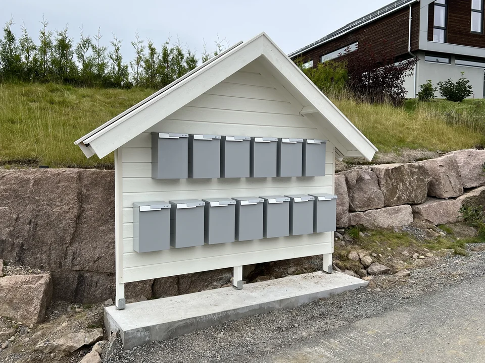Postkassestativ Med Tak () Postkassestativ Med Tak