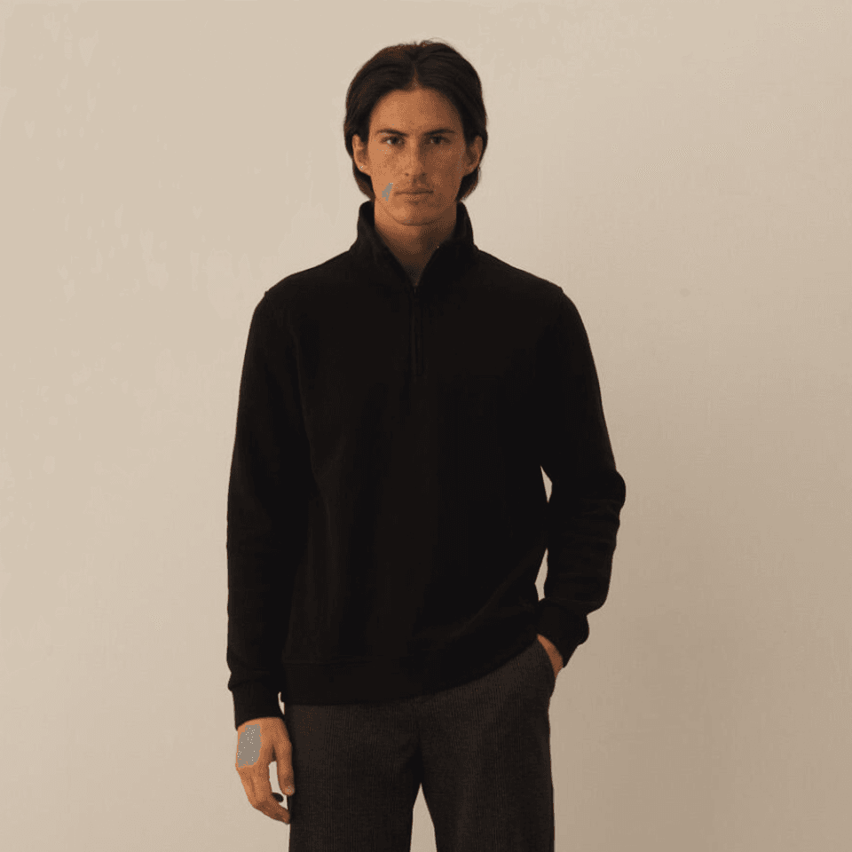 BLACK HALF ZIP SWEATSHIRT - goldenhand.studio
