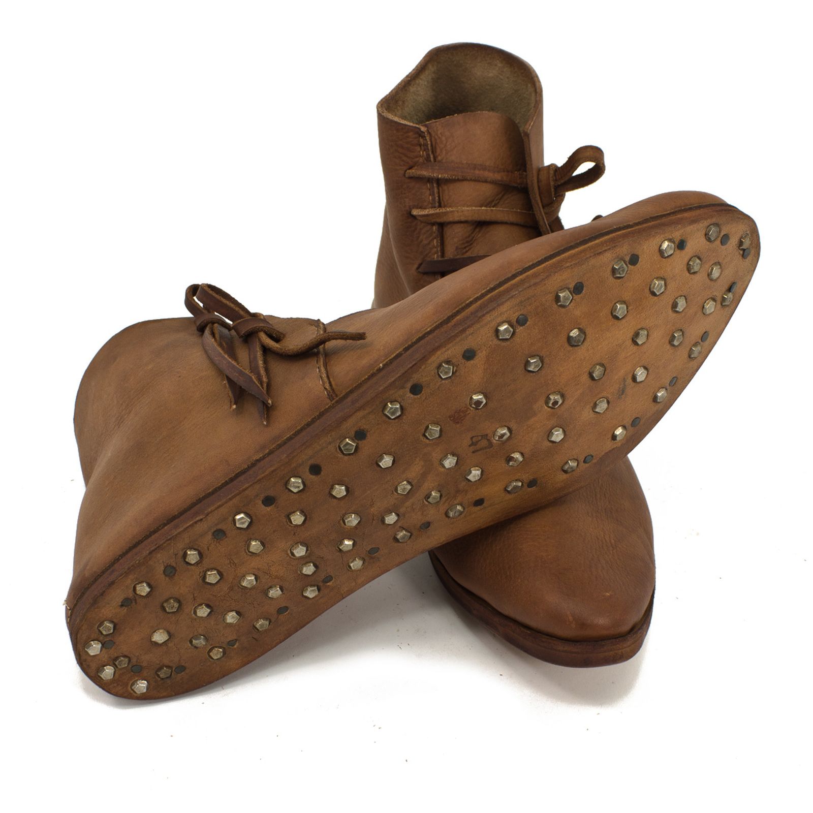 Demi bottes lacees avec semelles cloutees lacommanderiedelif