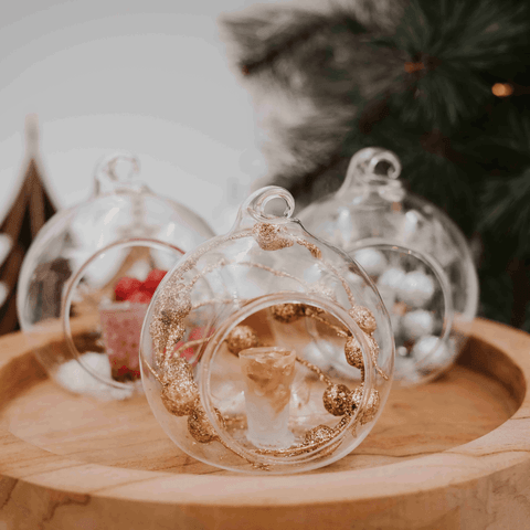 Elegante Christbaumkugel aus Glas in Silber für festliche Weihnachten