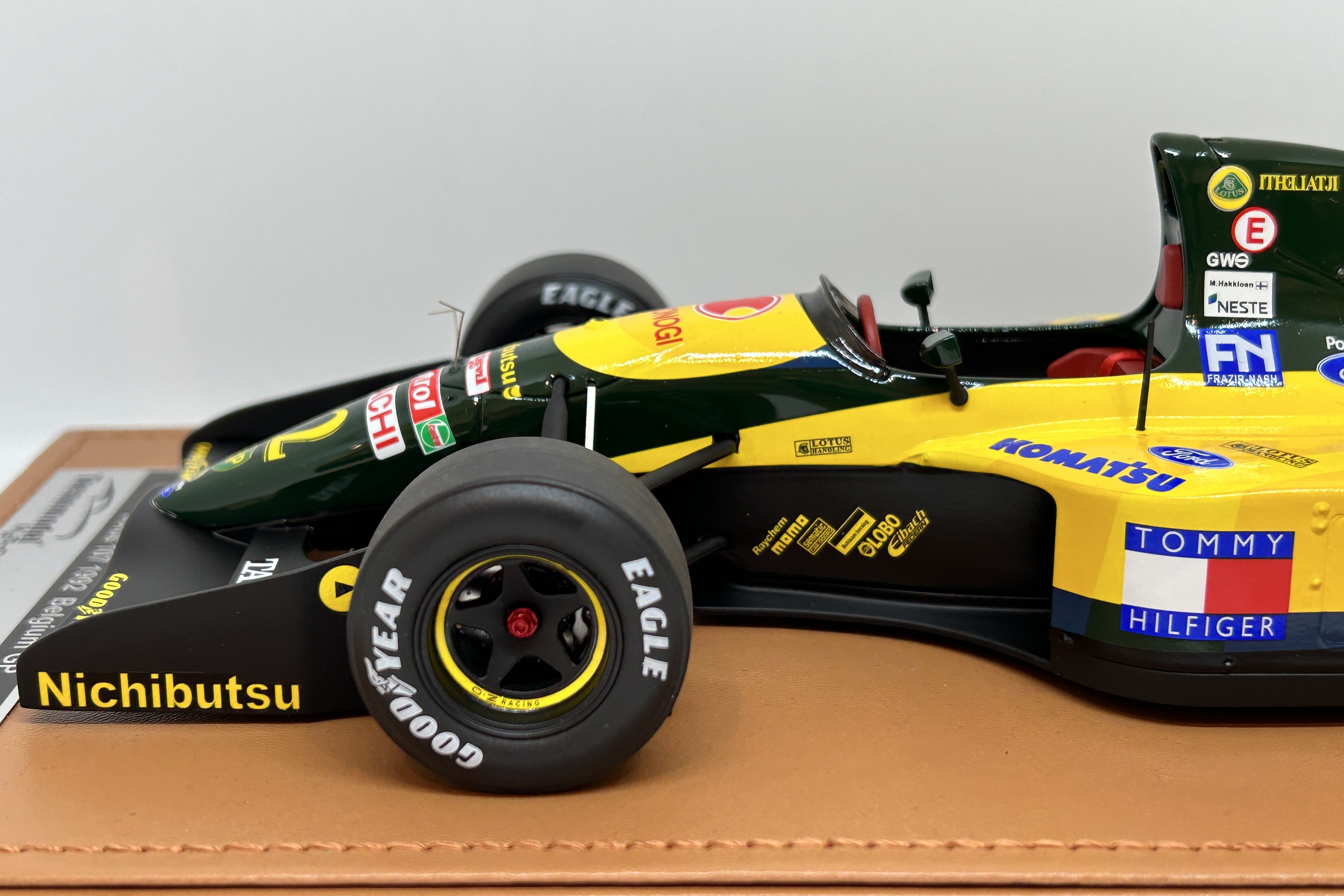 Tecnomodel 1/18 Tecnomodel LOTUS 107 1992 #11 MIKA HAKKINEN