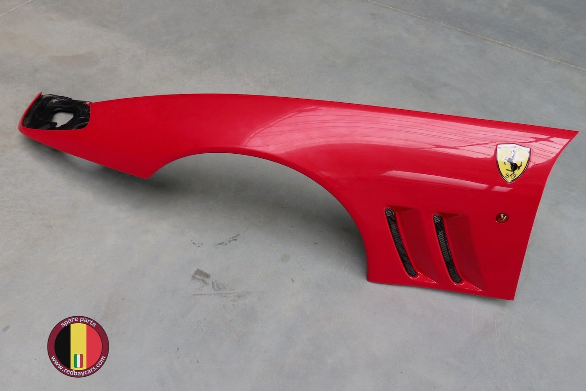 Complete Front Fender for the Ferrari 575 and 550 Part nr 65865711