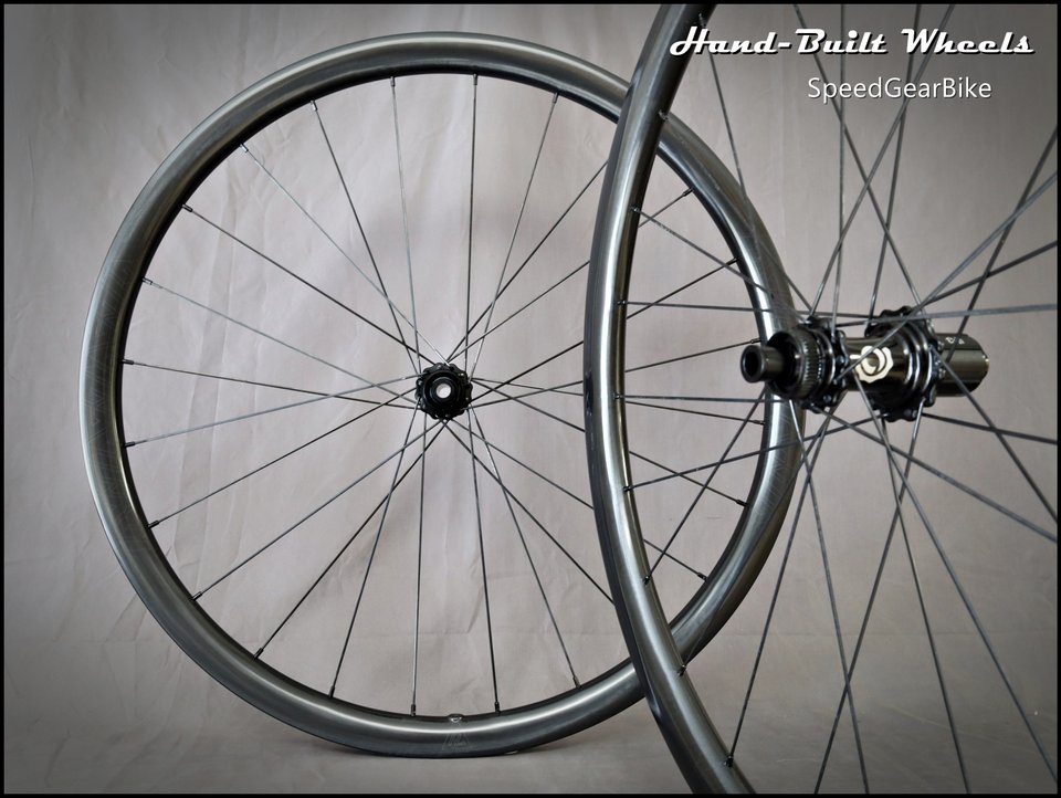 Chris King R45 / Light Bicycle Falcon Pro - SpeedGear Bike Shop