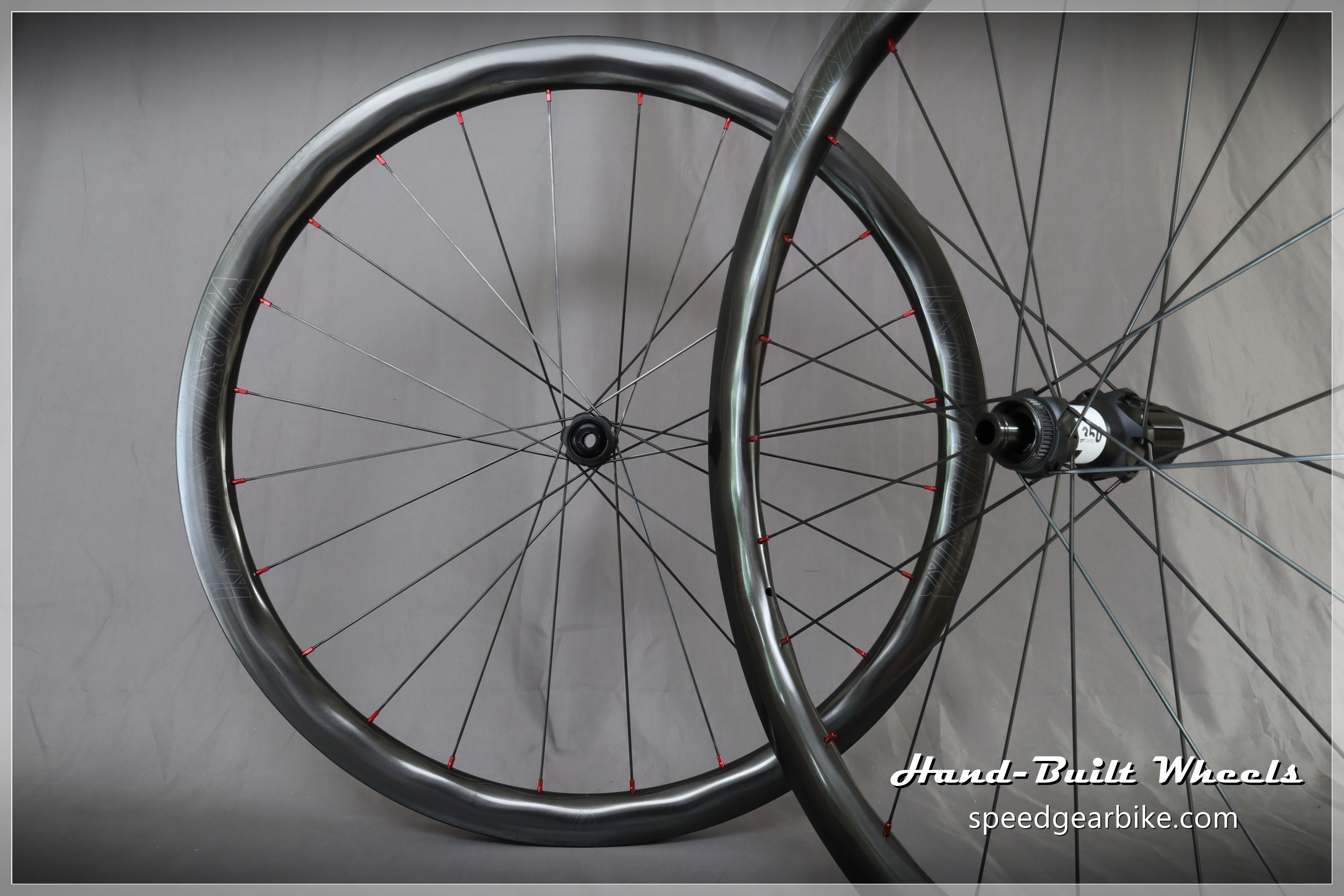 Chris King R45 / Light Bicycle Falcon Pro - SpeedGear Bike Shop