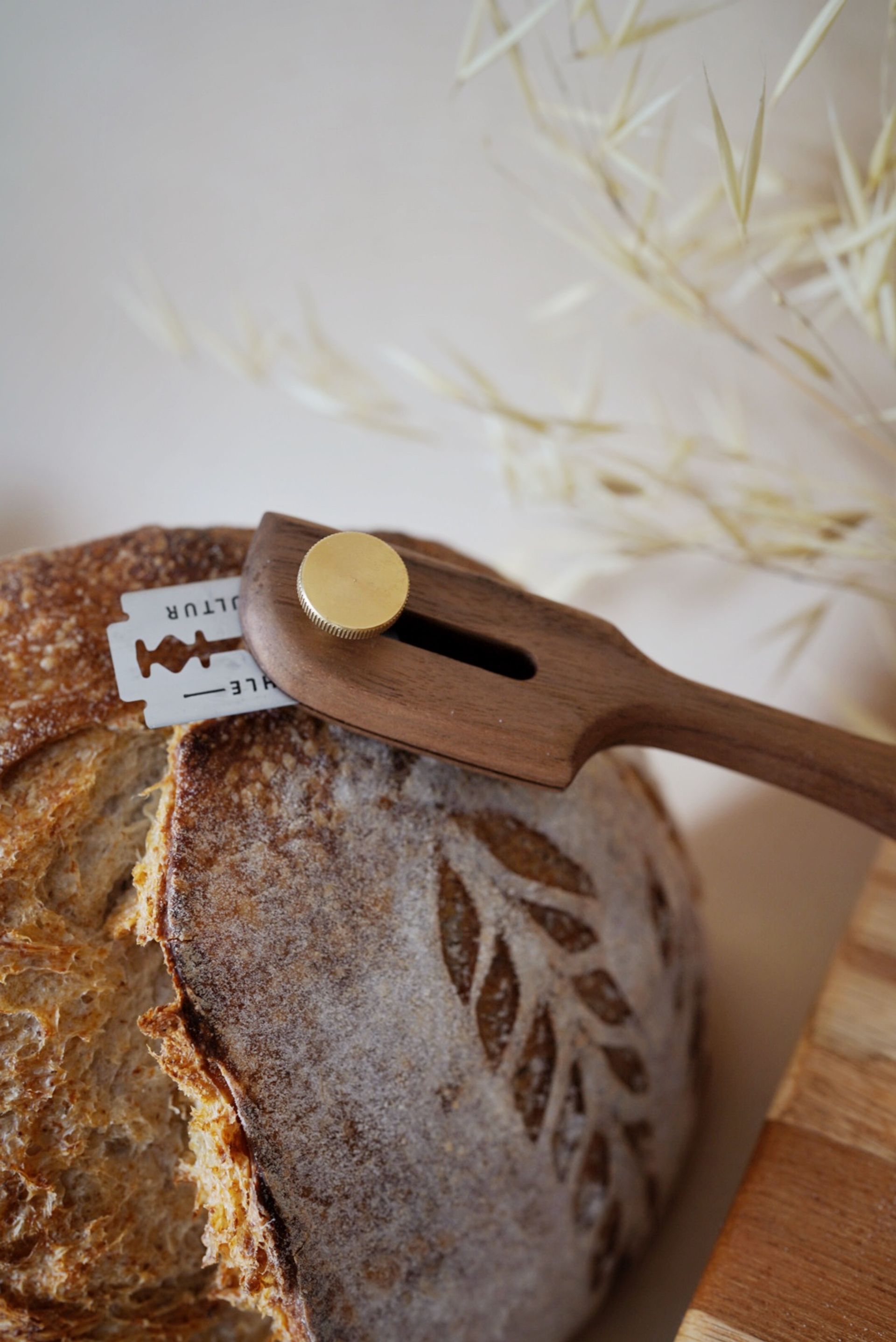 Protoiya Bread Lame,Handcrafted Bread Scoring Knife Lame with 5 Replaceable Blades,Homemade Pizza,Cake or Bread Lame Cutter Dough Scoring Tool, Size