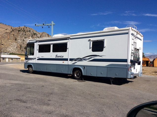 Det er som alle amerikanere har kæmpe campingvogn eller ditto autocamper. Og ofte deres jeep eller lignedende hægtet bagpå.