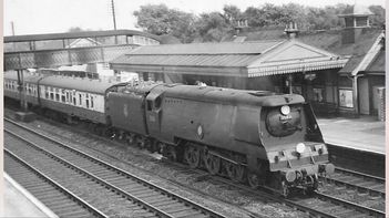 35011 at Fleet in 1955 (c) W J Park