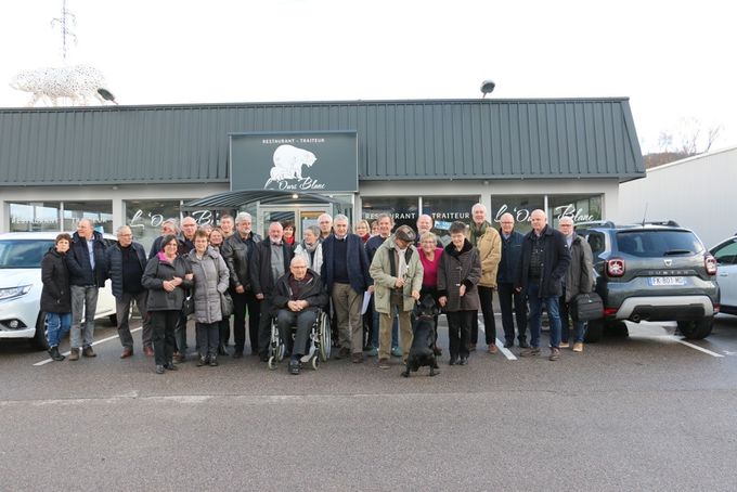 photo de groupe à l'issue du repas de l'AG