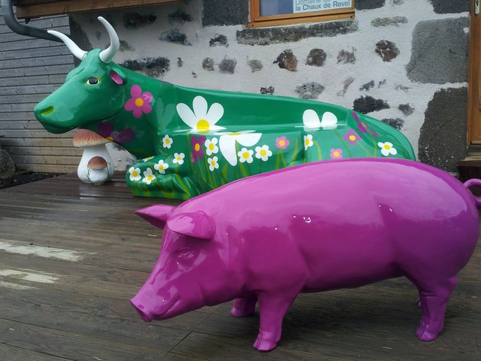 cochon en résine 
peinture laquée vernie 