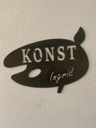 Beställd skylt till konstnär