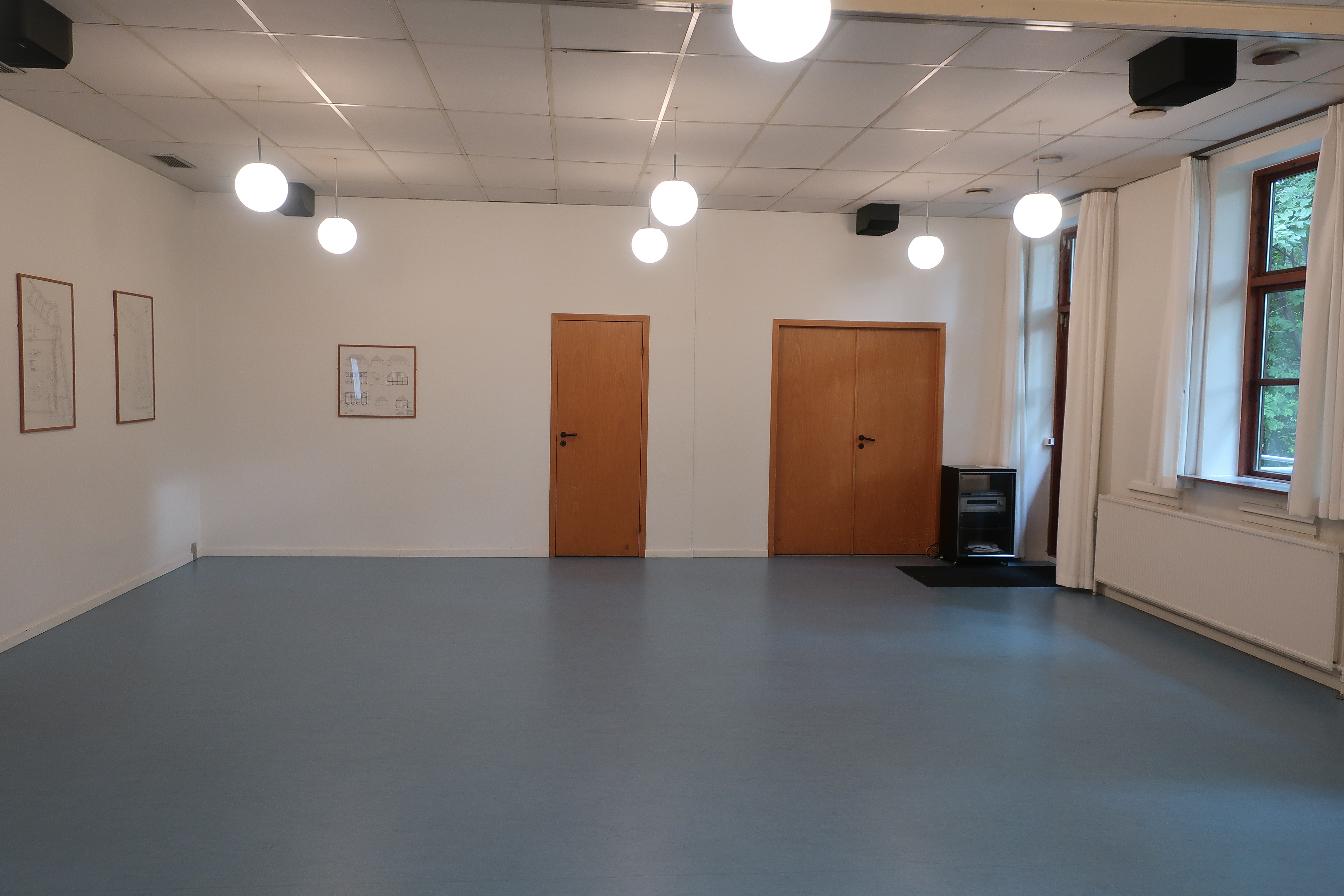 Festsal bagvæg ved depot