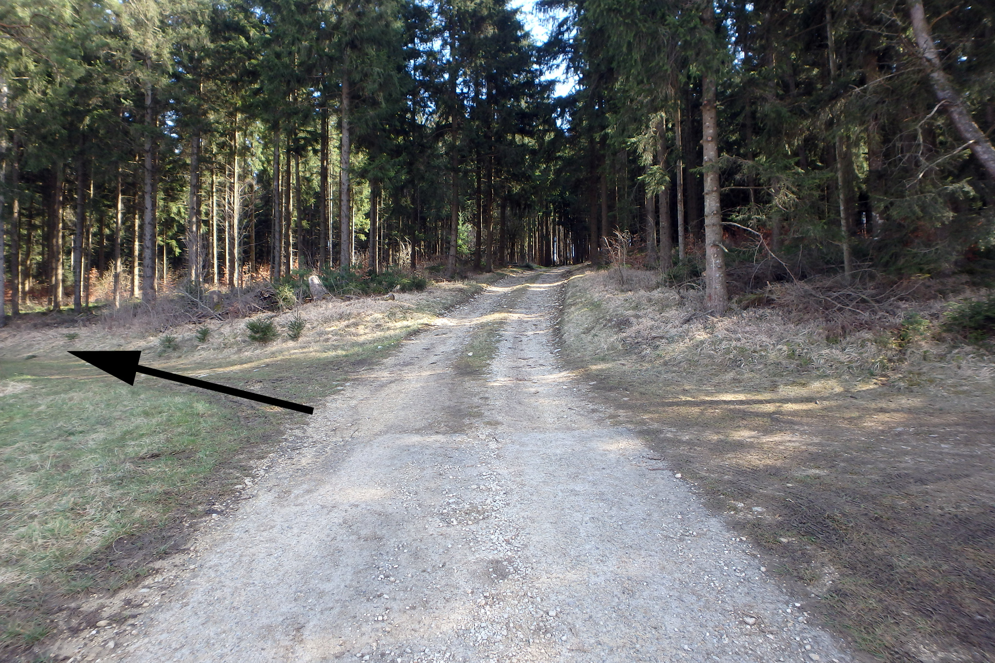 Nach links bei (1)