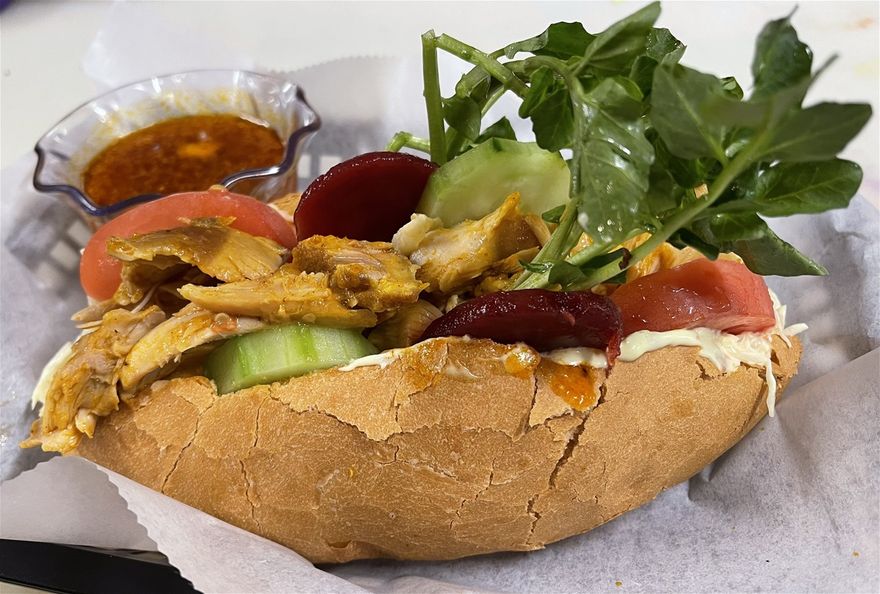 PAN CON POLLO