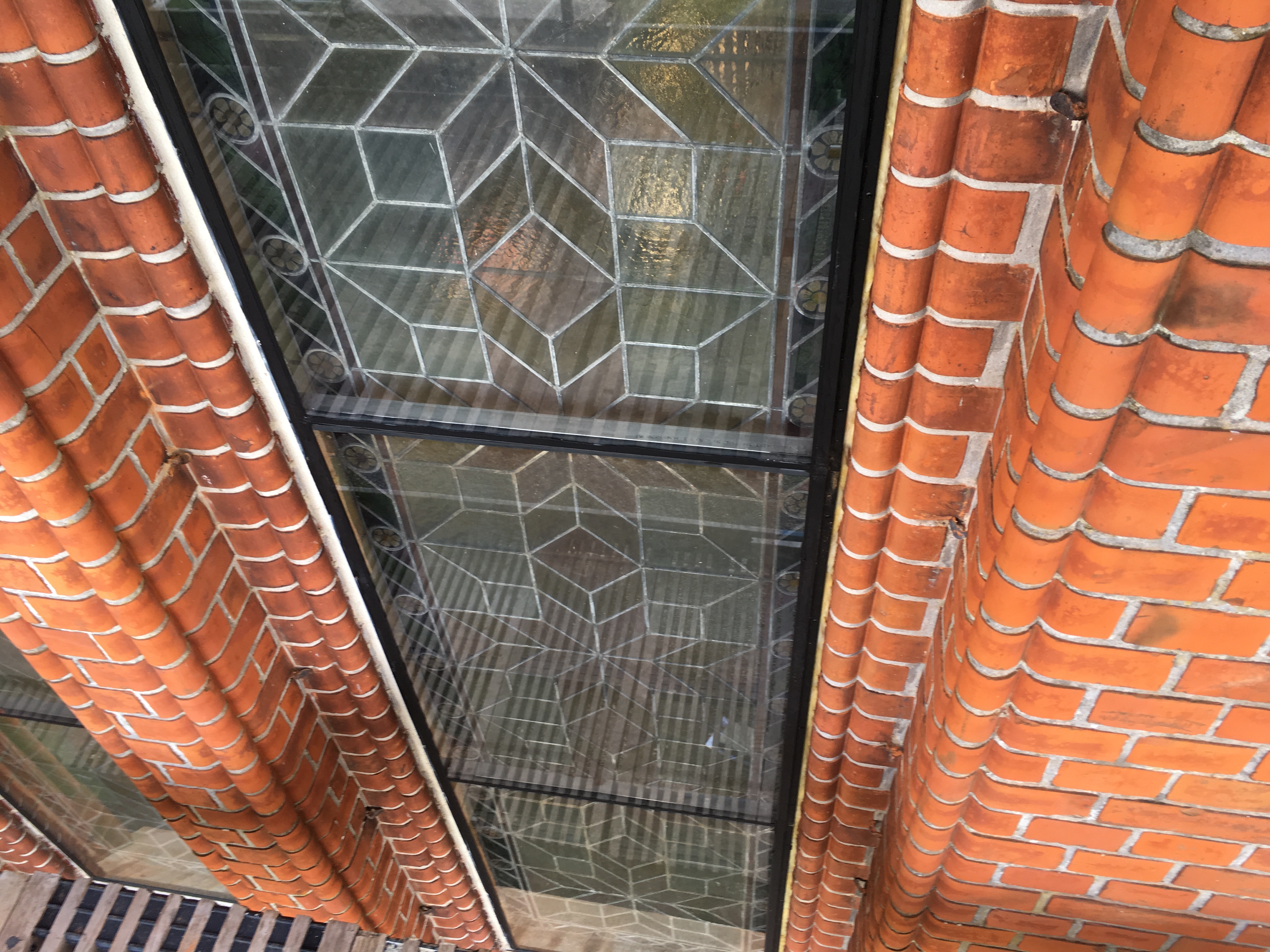Tillverkning och montage av stålpartier med glas