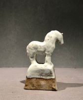 Stolt häst på sockel ca 10x6 cm 600:-/st