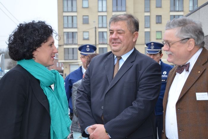 Un projet-pilote de médiation qui intéresse la ministre de la Justice
Janvier 2013
la ministre de la Justice, Annemie Turtelboom, en compagnie du bourgmestre waremmien Jacques Chabot et du juge de paix René Constant.