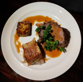Gammeldags oksesteg med trøffelsauce, kartoffelkage og broccoli timbale 