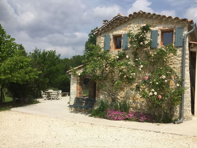 la façade sud au mois de mai       -        The south facade in May    -       Die Südfassade im Mai