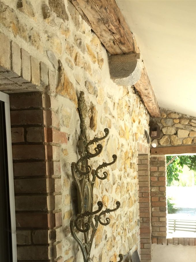 Sortie de la pièce à vivre vers la terrasse couverte