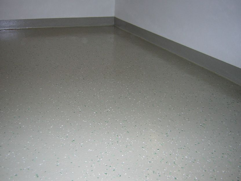 Kellerboden mit Wandhochzug