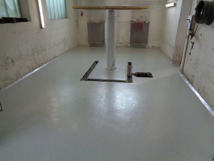 Nachher
Für jede Anforderung:
Fugenlose Böden von A&M Industrieboden
