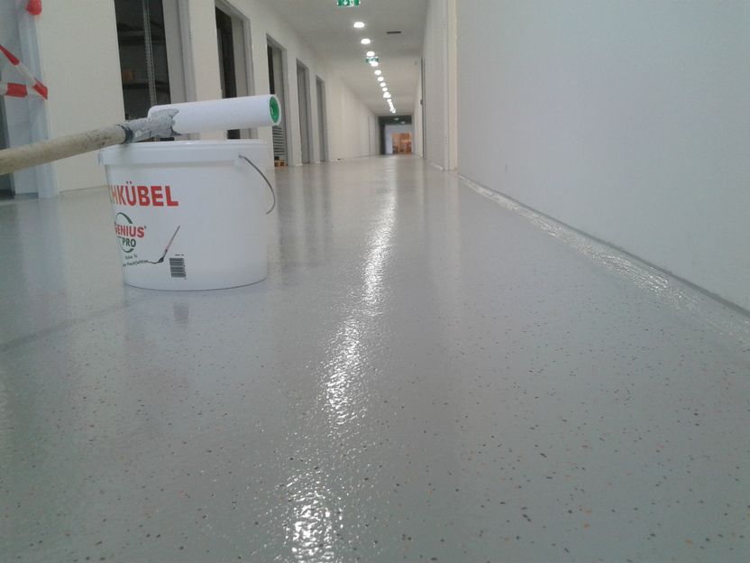 Bodenbeschichtung
(Kunstharzboden)
Bezirksaltenpflegeheim Lassing
