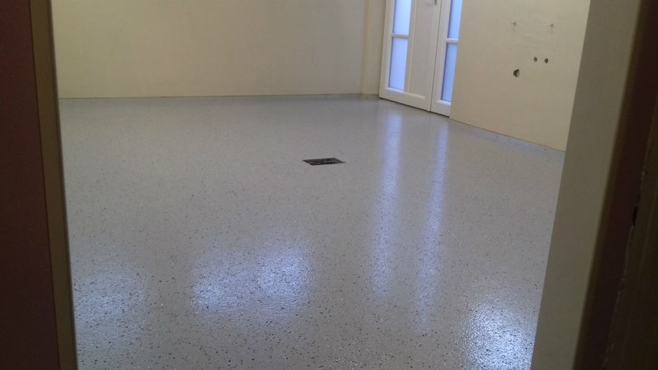 Boden und Wandbeschichtung
( Kunstharzboden)
Irdning Donersbachtal